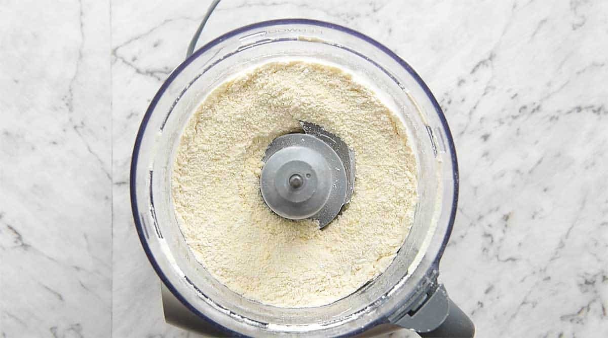 Preparation of easy homemade quiche crust