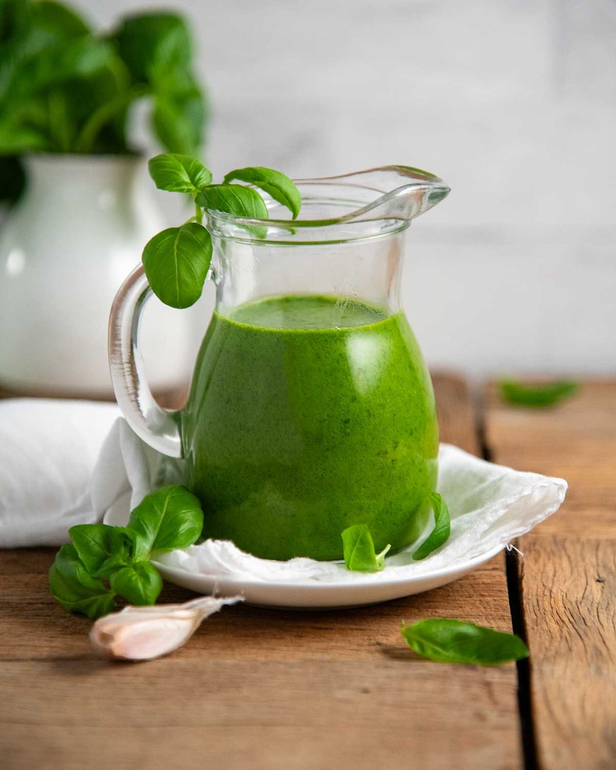 Fresh basil vinaigrette (dressing)
